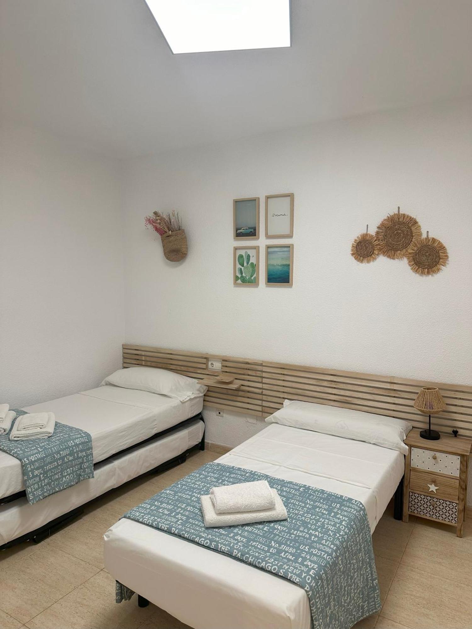 Alicante Beach And Center Bagian luar foto