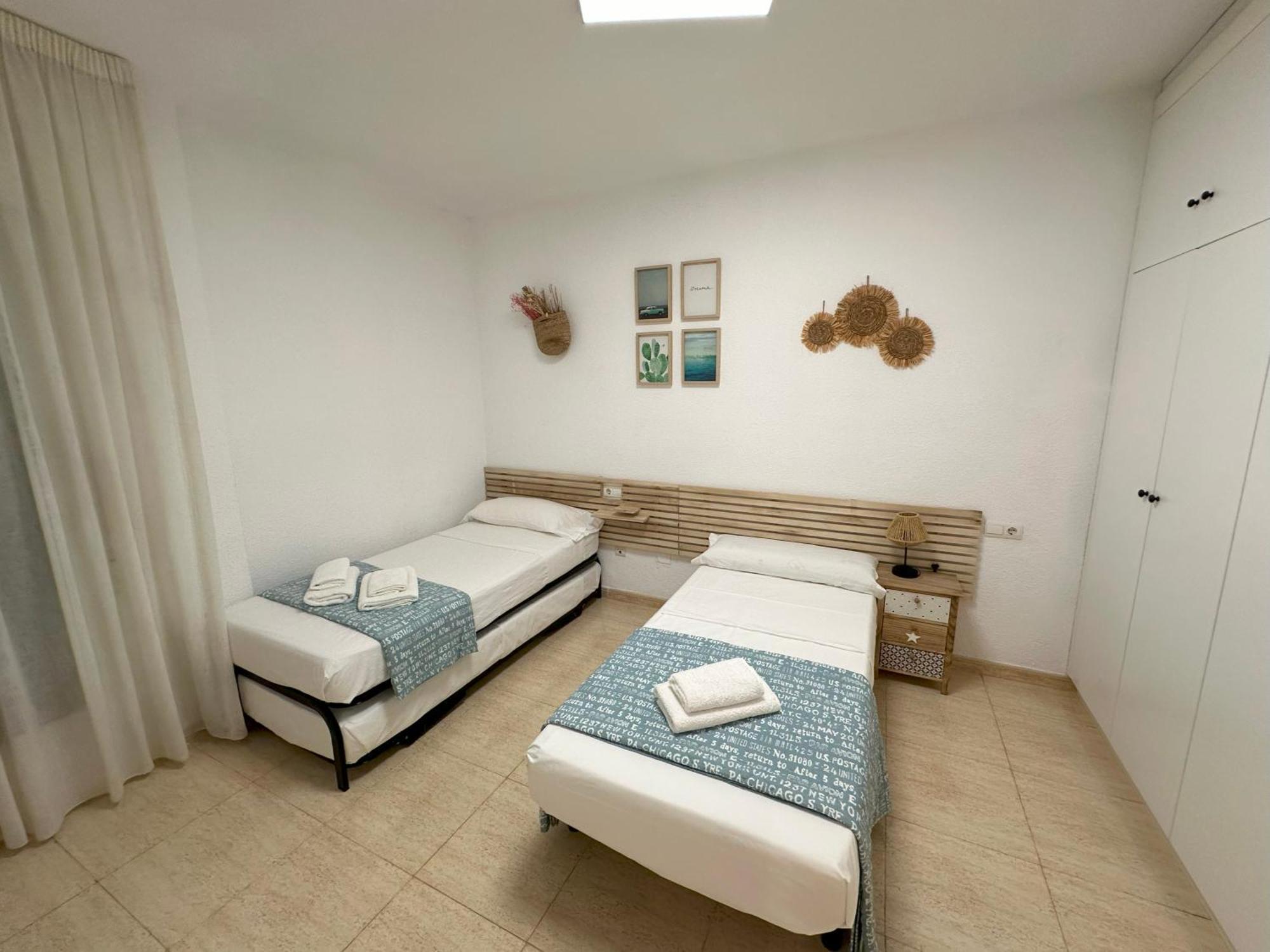 Alicante Beach And Center Bagian luar foto