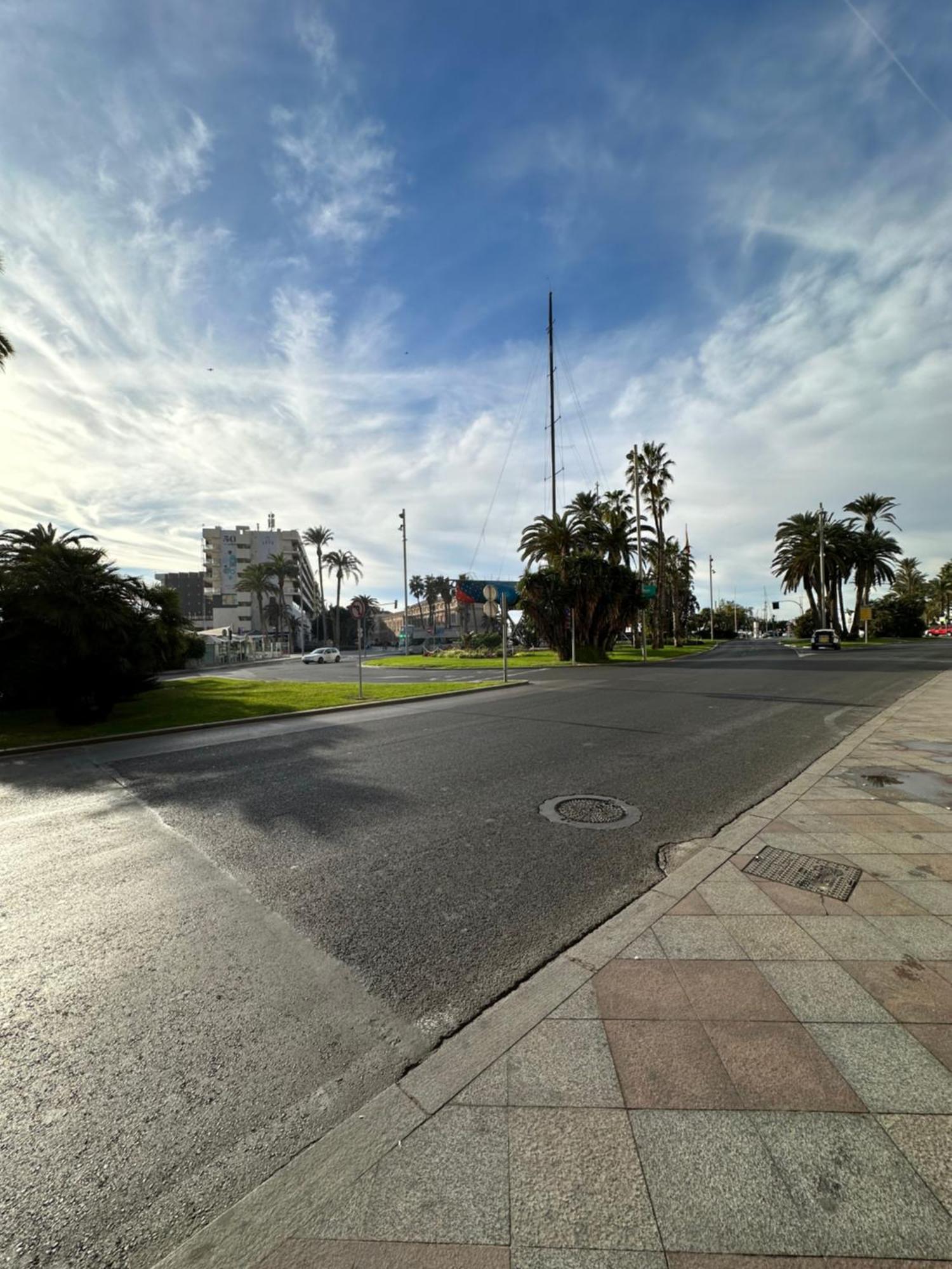 Alicante Beach And Center Bagian luar foto